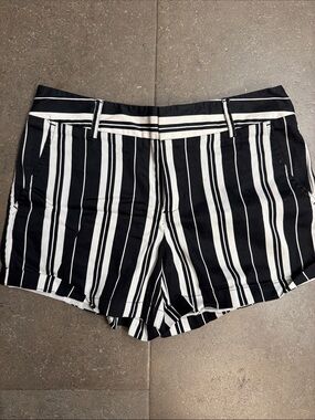 Black and White Vertical Stripe Women's Bermuda Shorts